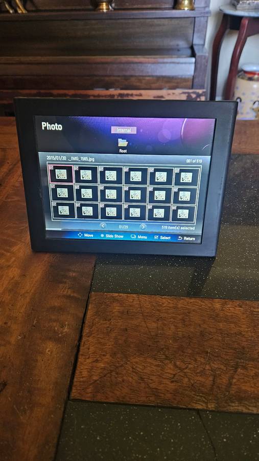 LG Digital Photo Display Unit. Model F8012N