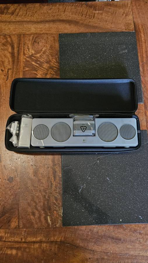 Logitech PID: A737 iPod& iPhone Docking Station