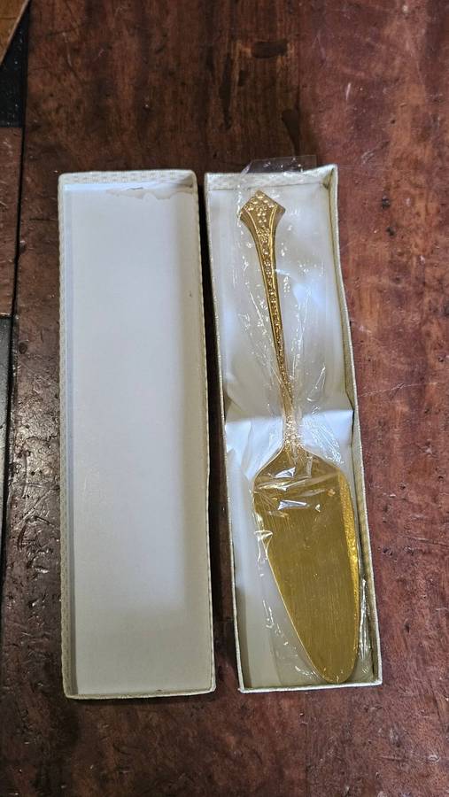 24 Carat Gold Plated Cake Lifter