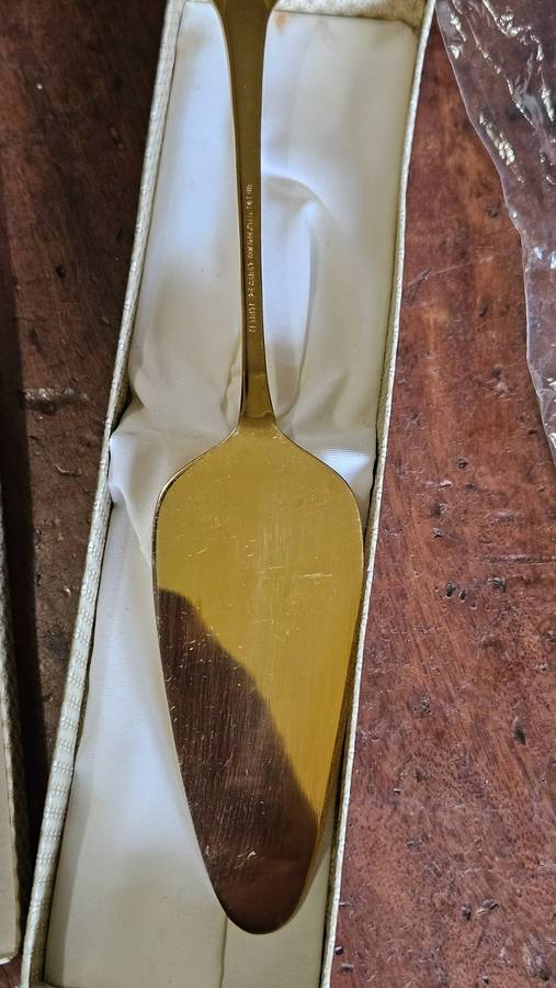 24 Carat Gold Plated Cake Lifter