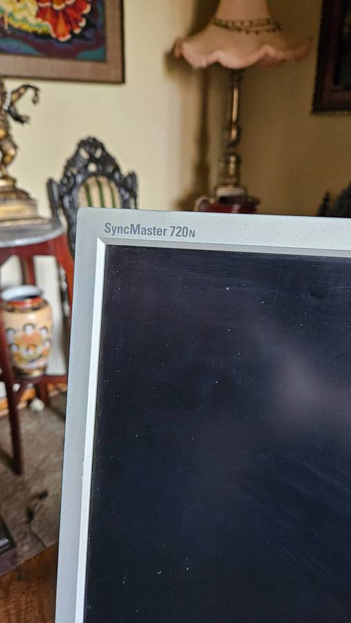 Samsung SyncMaster 720N Monitor