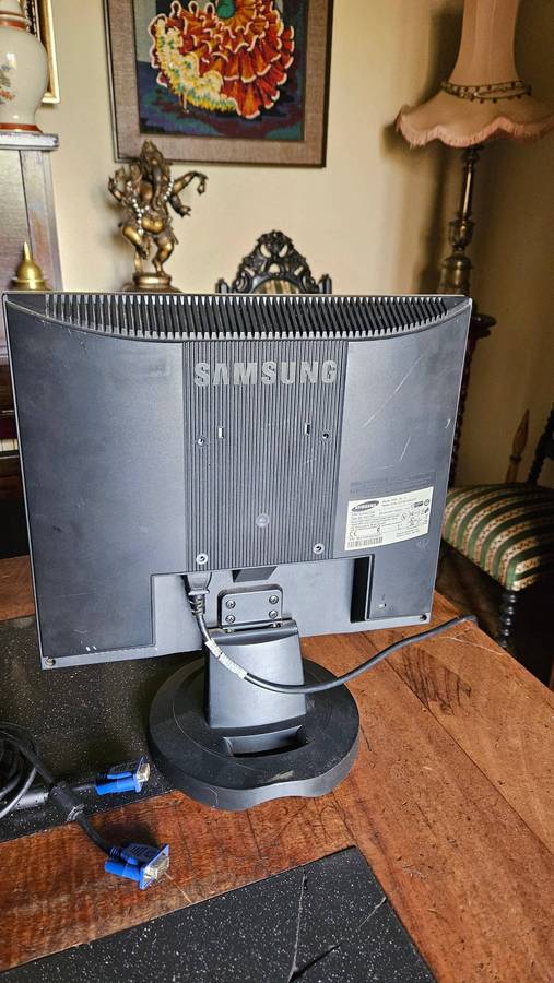 Samsung SyncMaster 720N Monitor