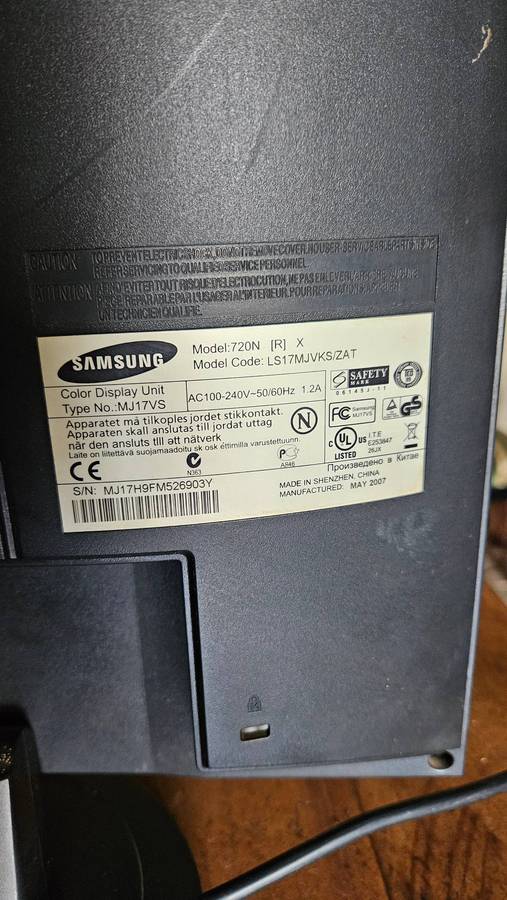 Samsung SyncMaster 720N Monitor