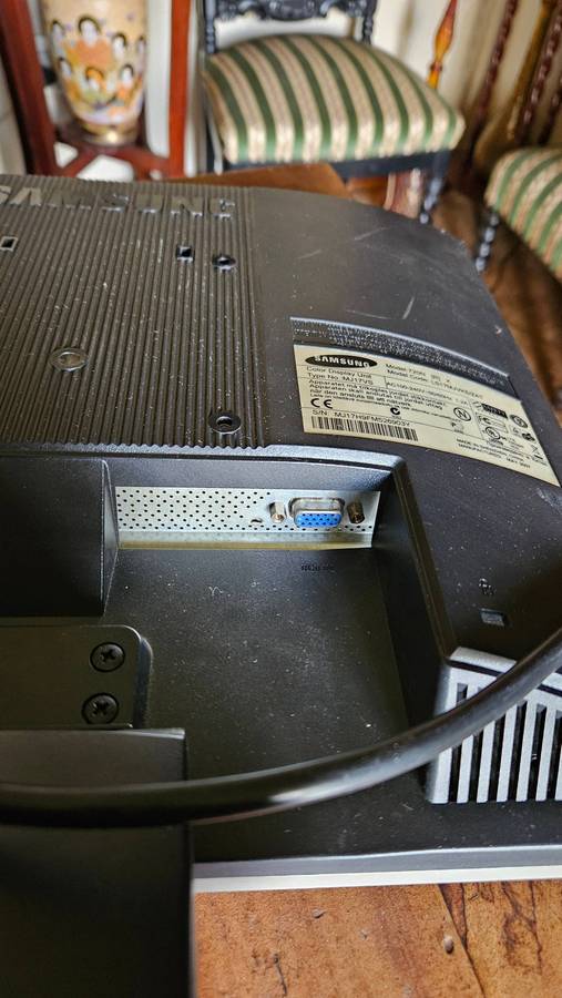 Samsung SyncMaster 720N Monitor