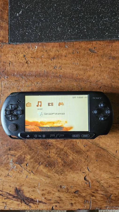Sony PSP E1008 3 B