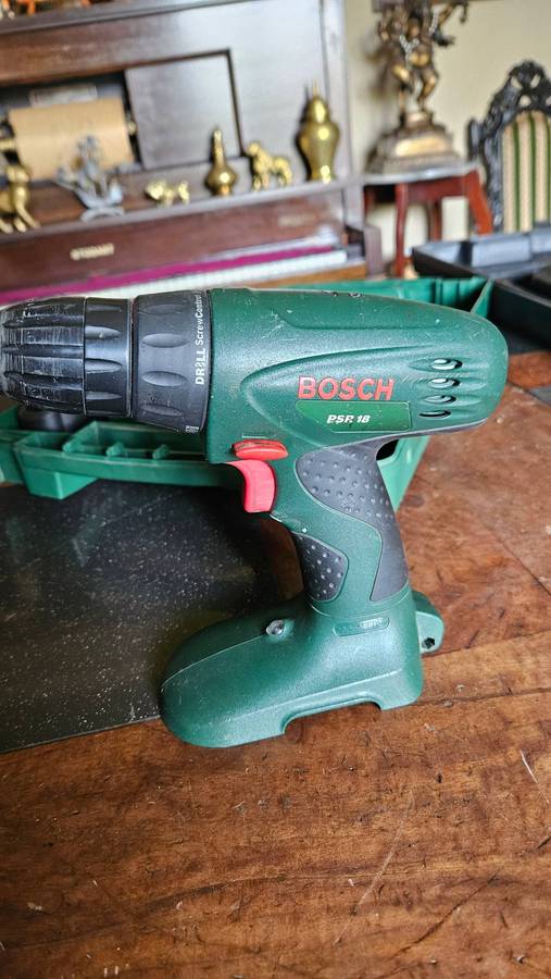 Cordless Drills Bosch PSR18 & Topline MD1120