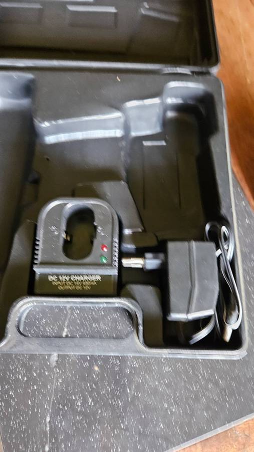 Cordless Drills Bosch PSR18 & Topline MD1120