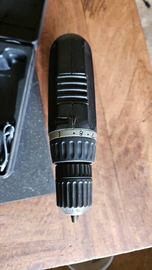 Cordless Drills Bosch PSR18 & Topline MD1120