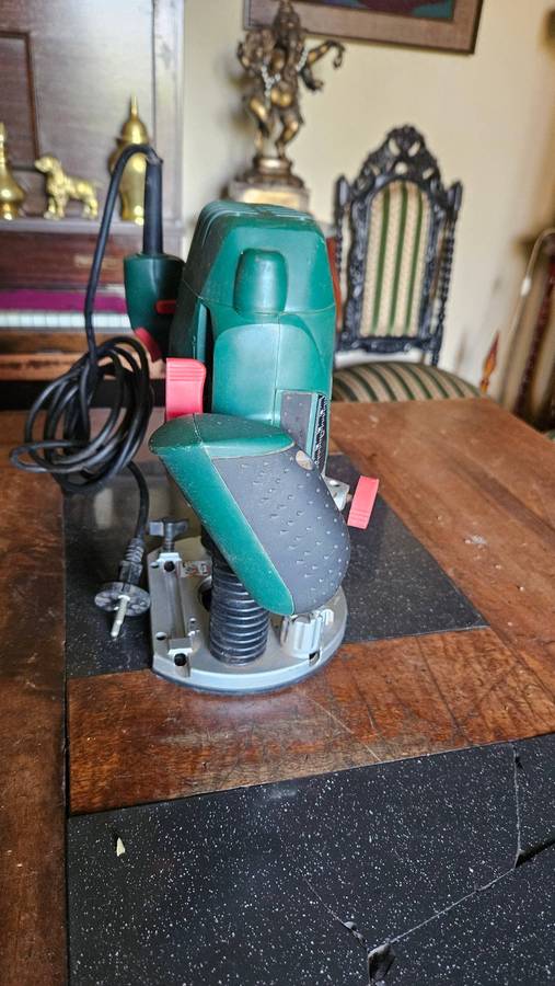 Bosch Plunge Router POF 1100 AE