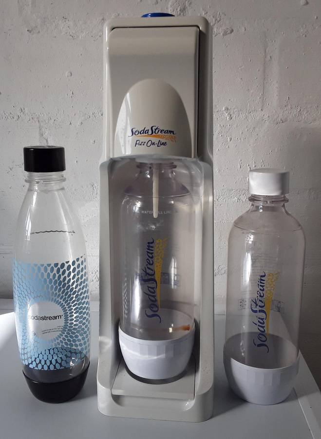 SodaStream Sparkling Water Maker with bottles (refill needed)