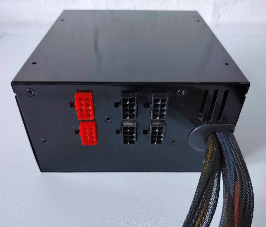 Aero Cool E85M 700watt modular power supply 80plus bronze