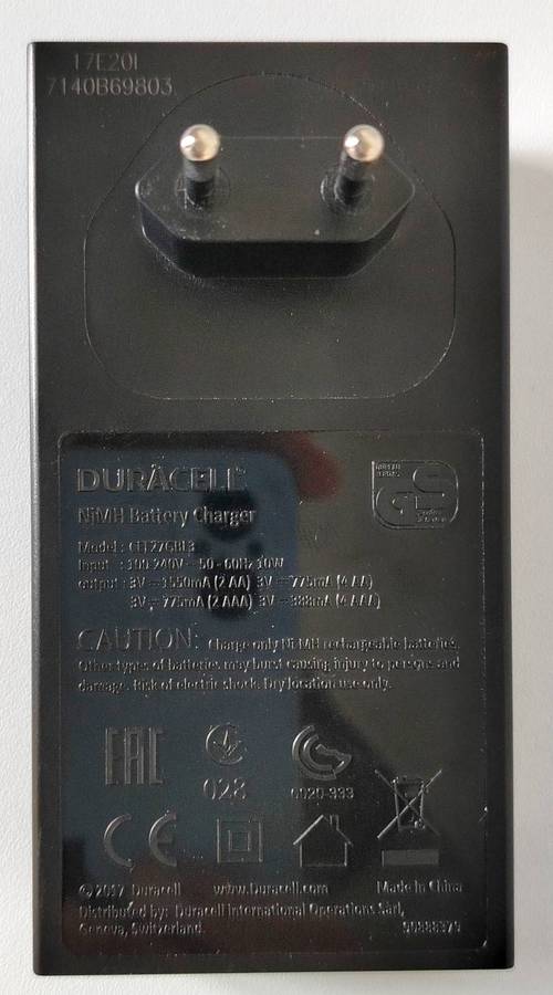 Duracell Battery Charger + 4 Duracell AAA batteries