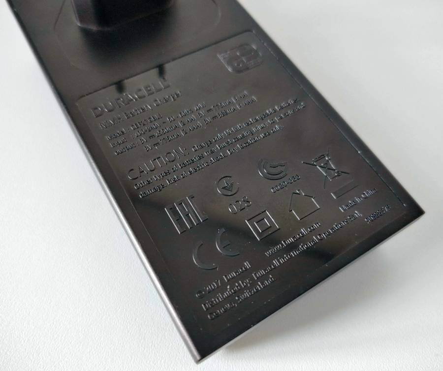 Duracell Battery Charger + 4 Duracell AAA batteries