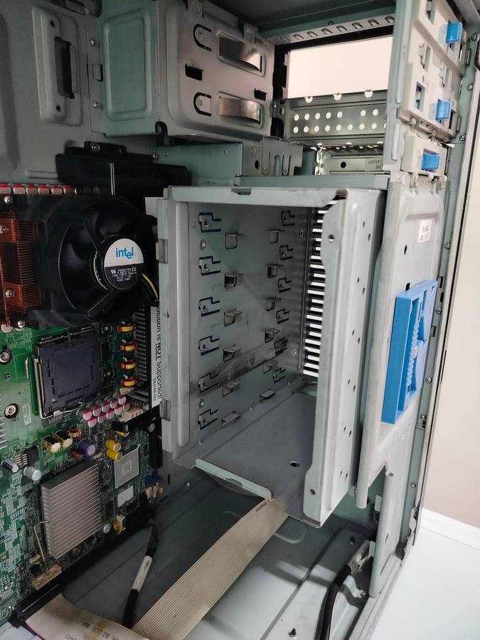 Intel Xeon Server | Dual CPU sockets | 8GB RAM | For spares or repair | Stopped booting, beeps x3