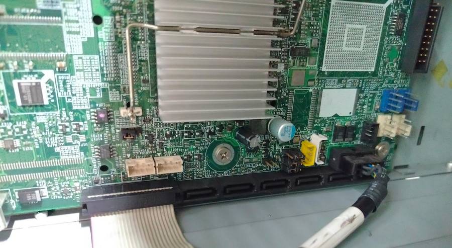 Intel Xeon Server | Dual CPU sockets | 8GB RAM | For spares or repair | Stopped booting, beeps x3