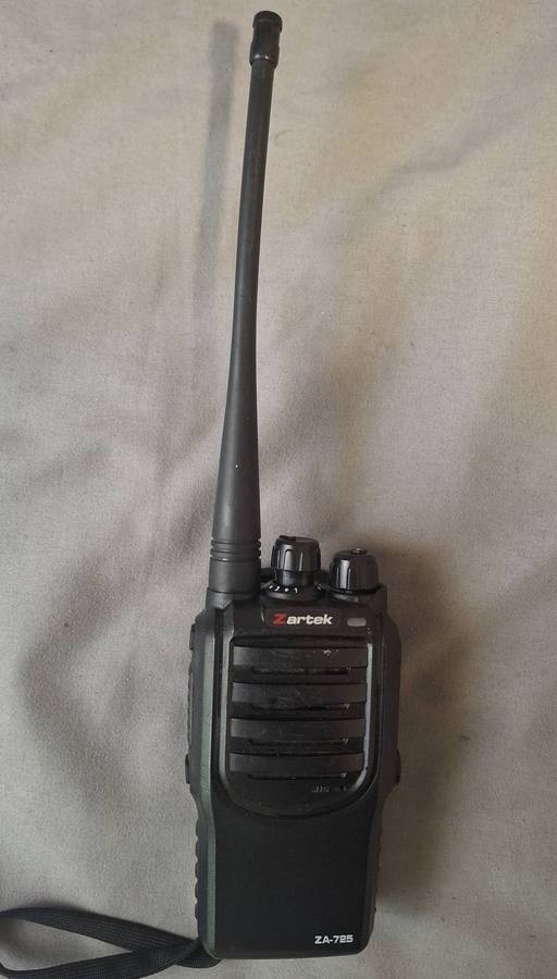 Zartek ZA-725 PMR UHF handheld transceiver **CHARGER NOT INCLUDED**