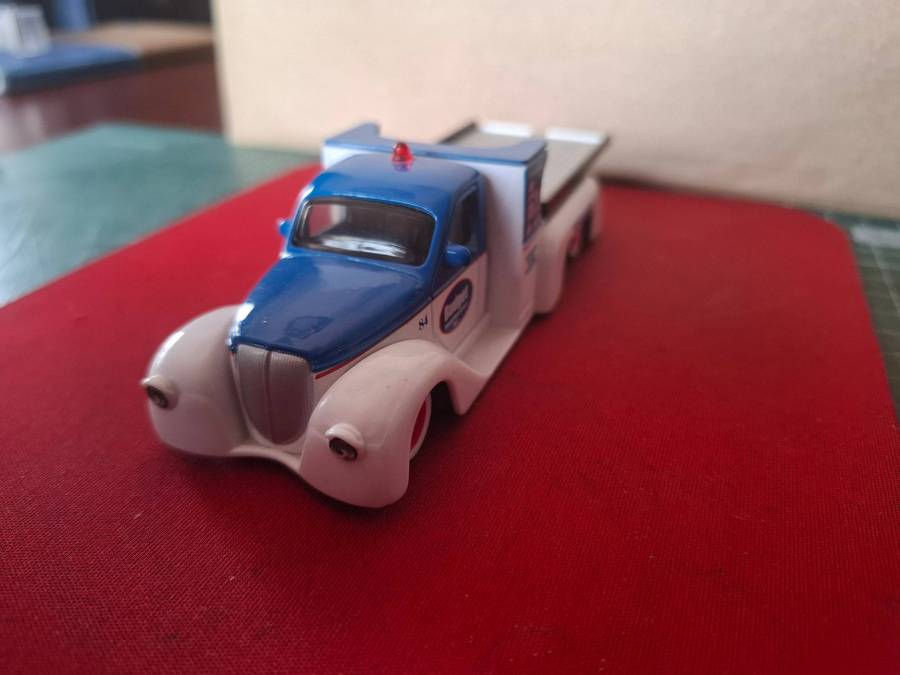 Maisto Design Missile Tow Flatbed Car Transporter