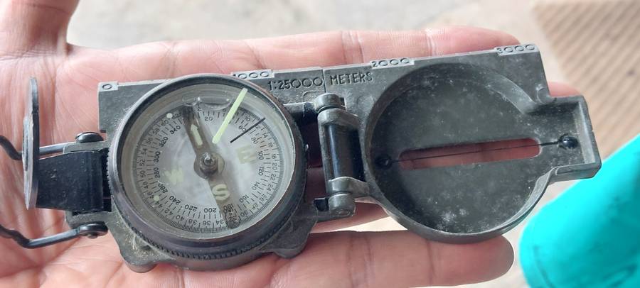 VINTAGE KIFFE MILITARY COMPASS WITH MAGNIFY GLASS METAL HEAVY MADE IN JAPAN STAMPED