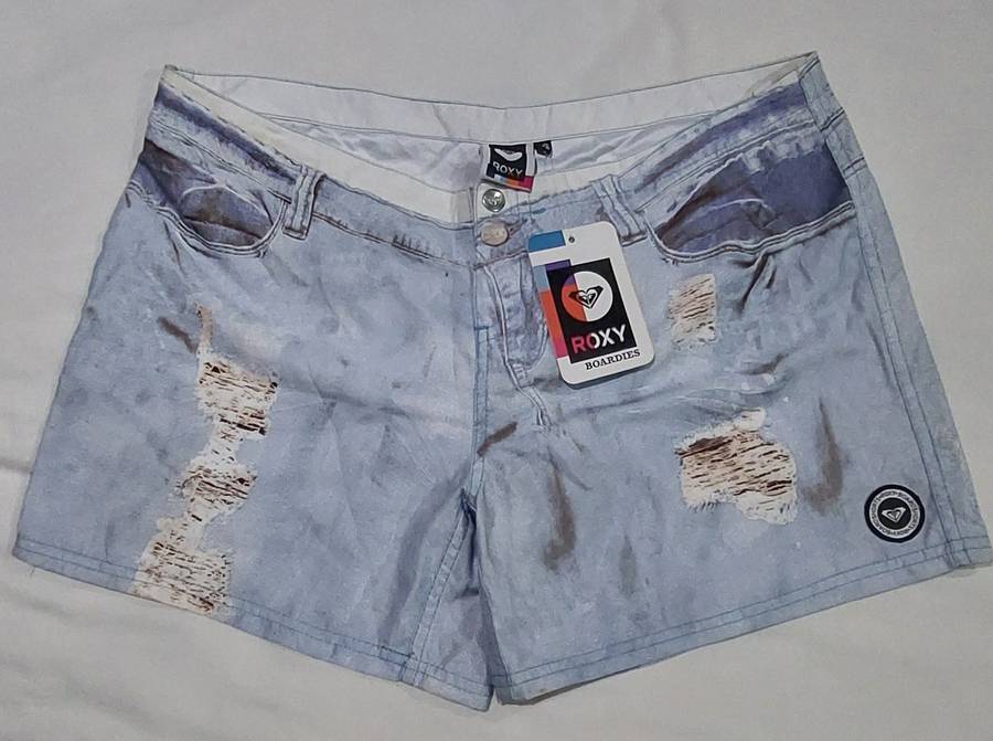 LADIES ROXY BOARD SHORTS SIZE SMALL 36