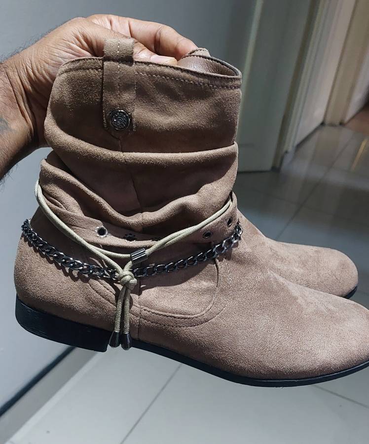 LADIES BOOTS SIZE 7 USED ONCE