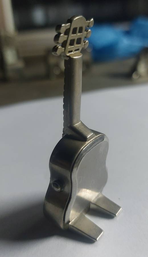 RARE VINTAGE COLLECTABLE MINIATURE CLOCK 3 (PLEASE SEE THERE ARE 9 ON AUCTION)