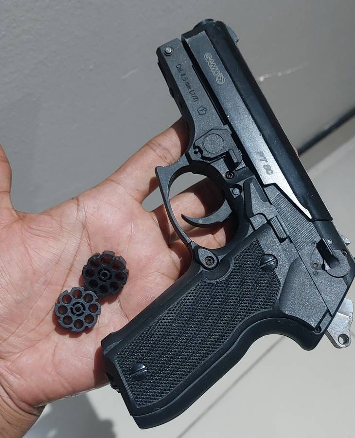 RARE VINTAGE GAMO PT 80 GAS GUN SHOOT BB ROUNDS AND MUSHROOMS PROBABALY NEEDS A SERVICE