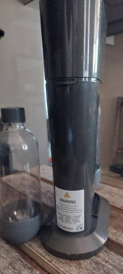 like new sodastream genesis machine included gas and bottle x 2 (still has gas in tank)
