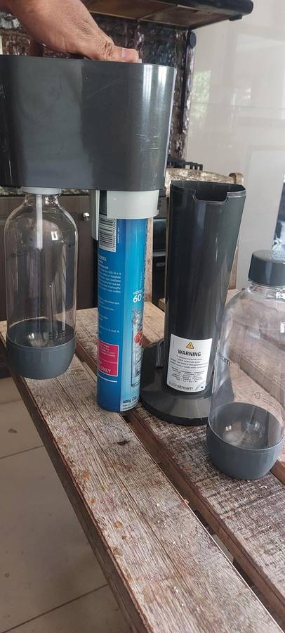 like new sodastream genesis machine included gas and bottle x 2 (still has gas in tank)