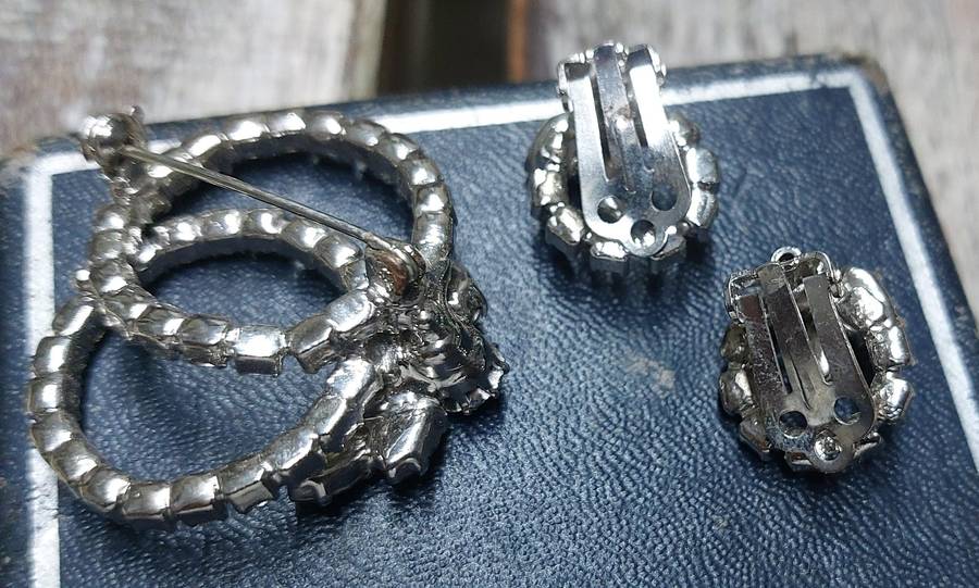 vintage clip on earings and pin