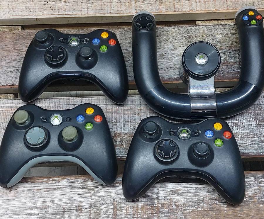 xbox controls all power on 2 hand controls have no battery cover bid for the lot