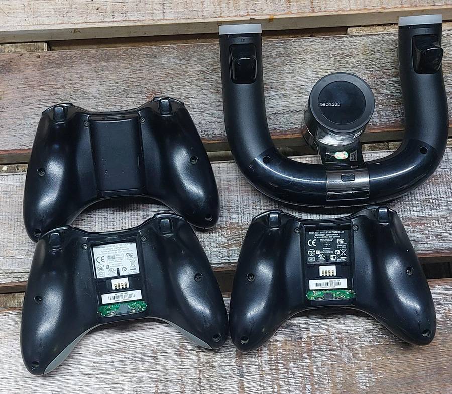 xbox controls all power on 2 hand controls have no battery cover bid for the lot