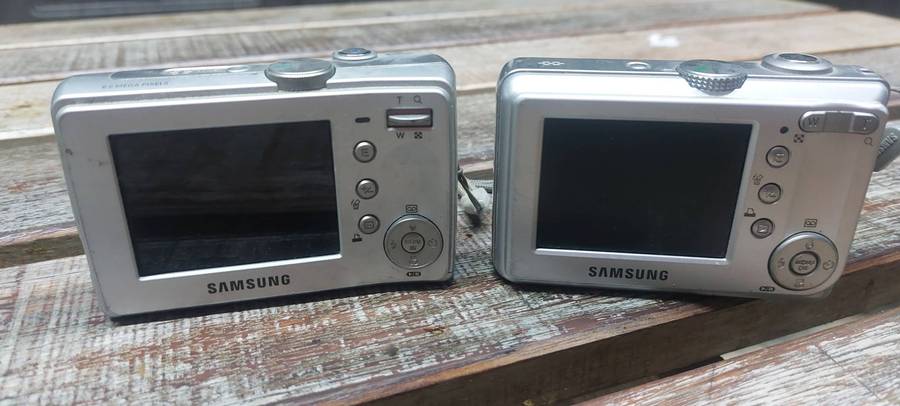 2 x Samsung cameras sold as not working