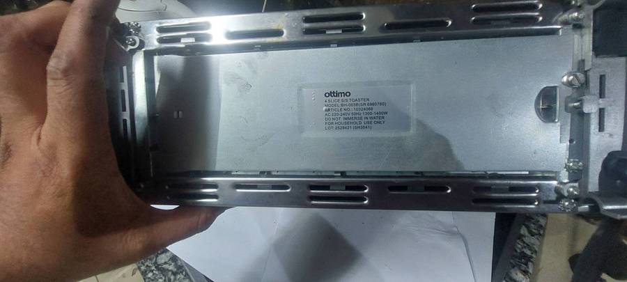 Like new stainless steel 4 slice toaster