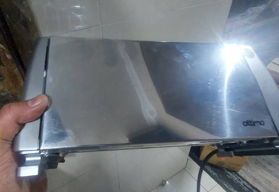 Like new stainless steel 4 slice toaster