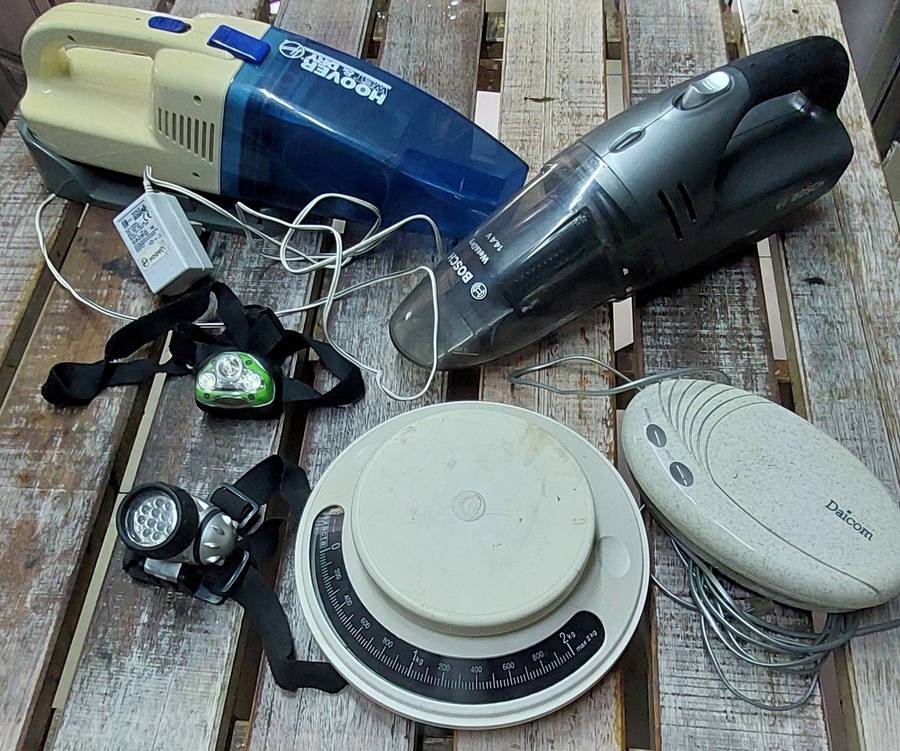Mixed items electronics read description