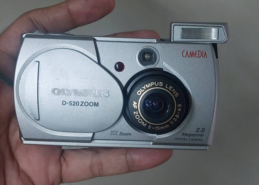 Olympus D-520 Zoom digital camera
