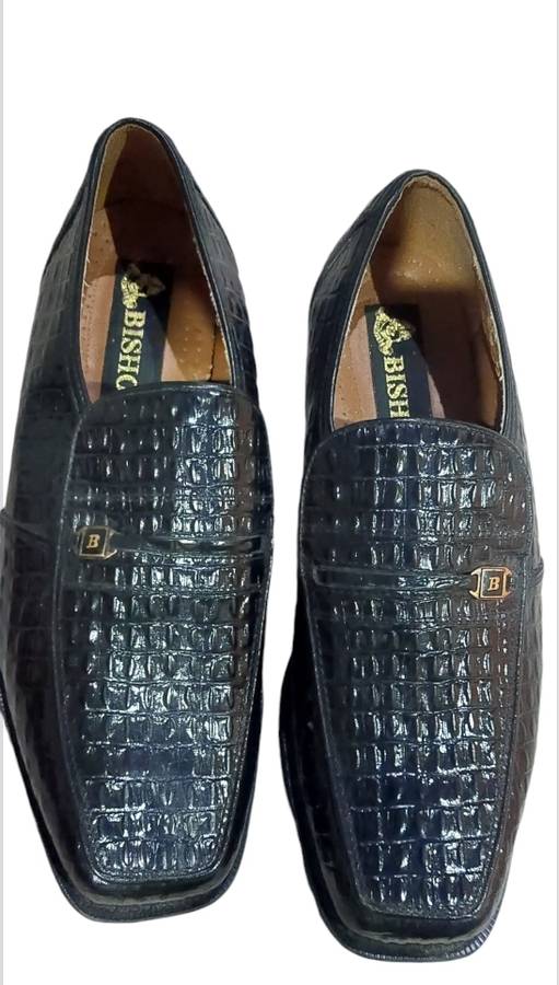 UNWANTED GIFT NO BOX WAS IN STORAGE GENUINE WELTED HAND MADE BISHOP SHOE SIZE 9