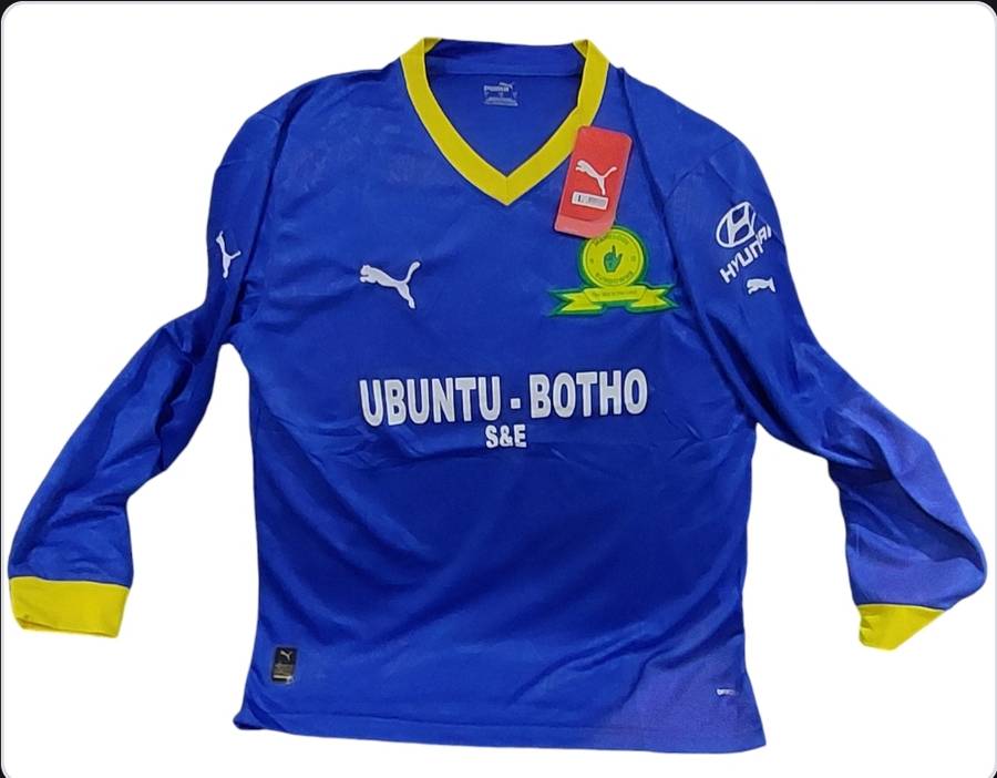 UNWANTED GIFT SUNDOWNS SOCCER LONG SLEEVE SIZE LARGE