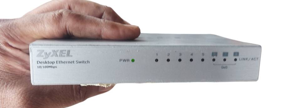 ZYXEL DESKTOP ETHERNET SWITCH