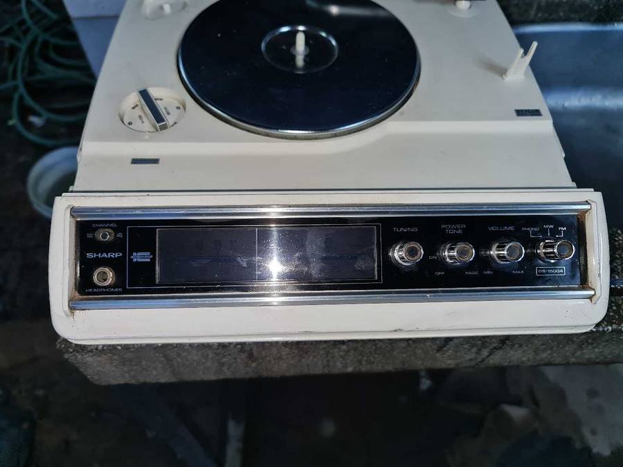 VINTAGE SHARP TURNTABLE