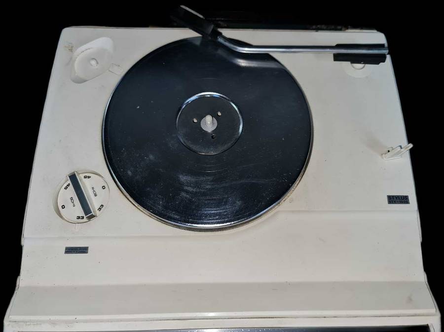 VINTAGE SHARP TURNTABLE