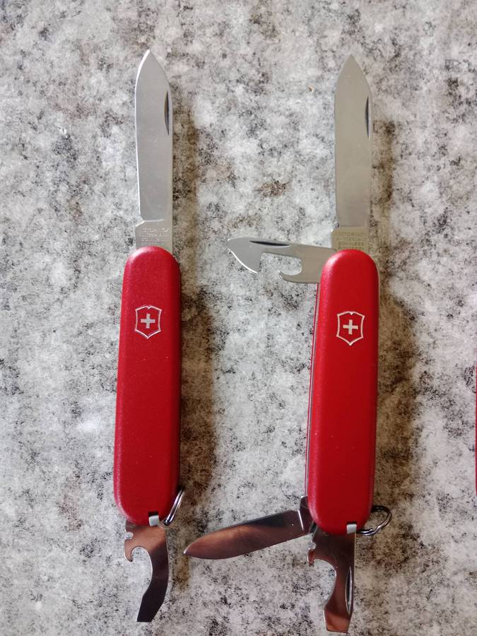 Victorinox pocket knifes X4