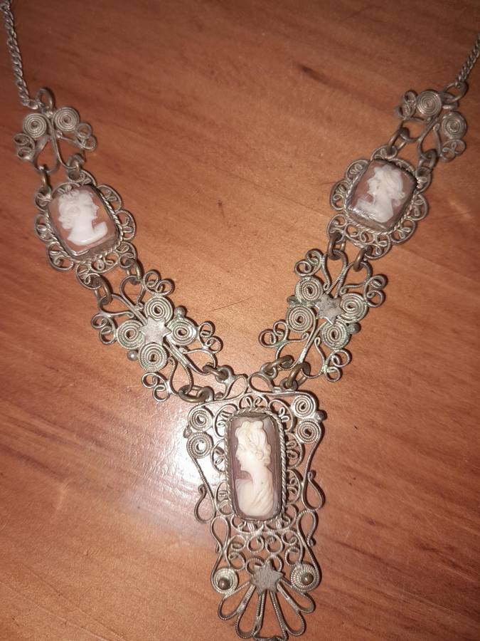 Vintage Coiled Cameo Lavelier Necklace