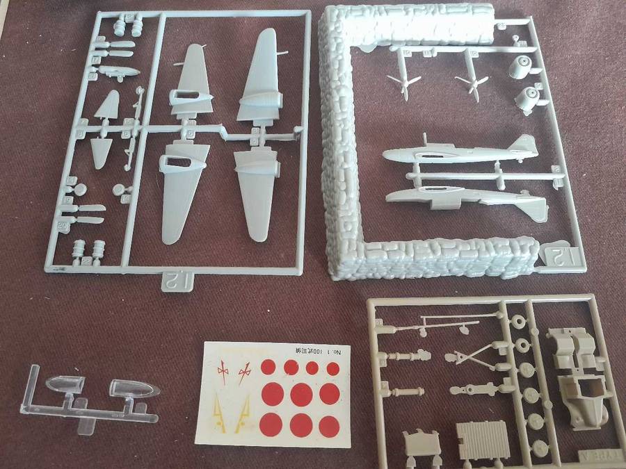 Mitsubishi Ki-46 and truck model kit