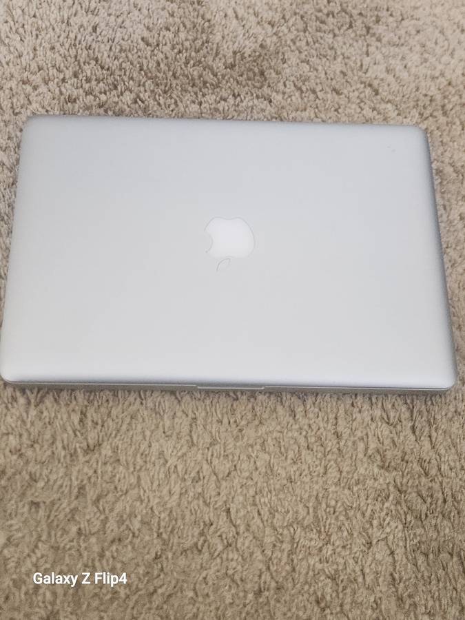 MACBOOK PRO 2012 500gig/4GIG RAM Os Catalina
