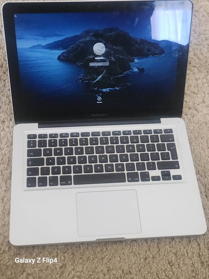 MACBOOK PRO 2012 500gig/4GIG RAM Os Catalina