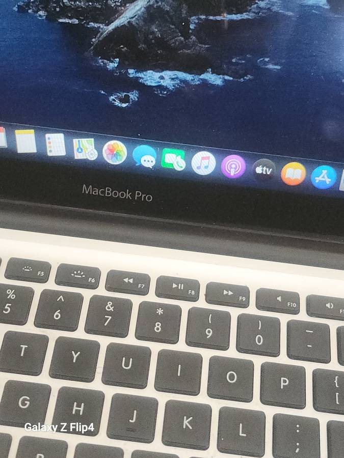 MACBOOK PRO 2012 500gig/4GIG RAM Os Catalina