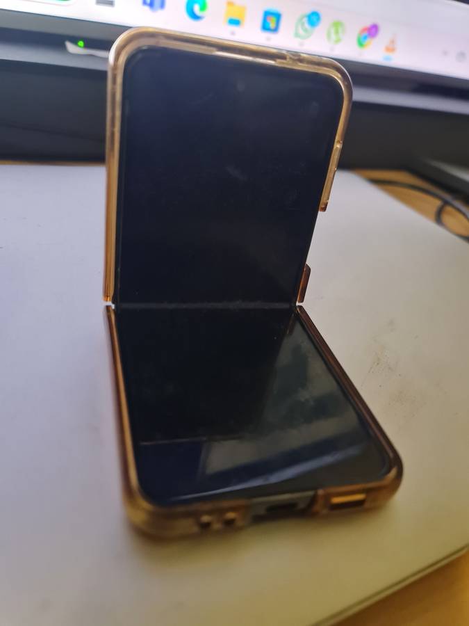 Samsung zflip4 256gig 8gig memory