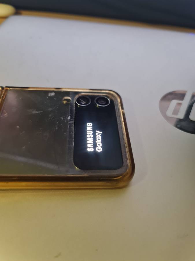 Samsung zflip4 256gig 8gig memory