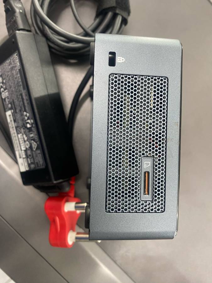 NUC Intel Core i7 8th Gen 256gig nvme 8gig Ram